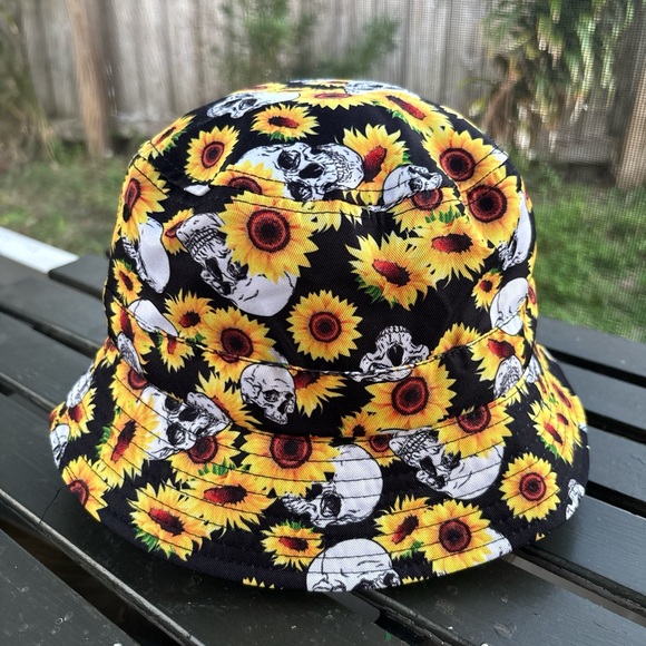 Spencer's Accessories - Spencer's skull sunflowers bucket hat